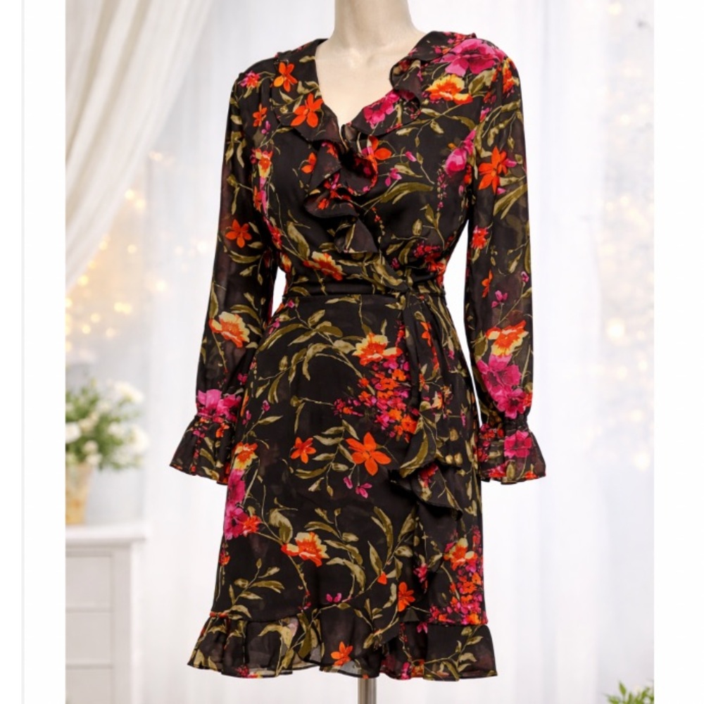 Beautiful MSK floral wrap-style dress in size Medium.